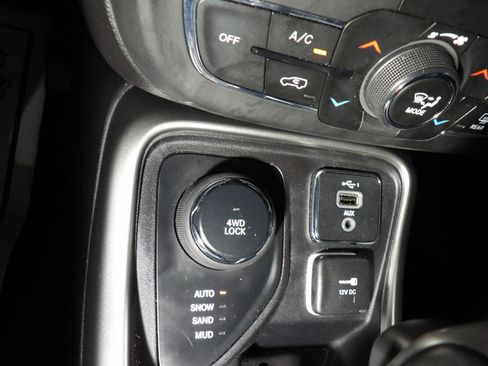 Used 2021 Jeep Compass Latitude AWD/4WD image 12