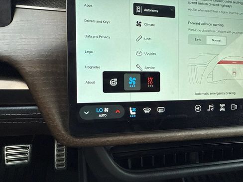 Used 2025 Rivian R1S Premium AWD/4WD image 34