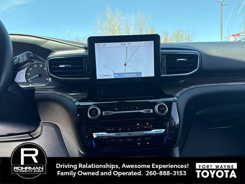 Used 2022 Ford Explorer Limited w/ Equipment Group 301A AWD/4WD image 7
