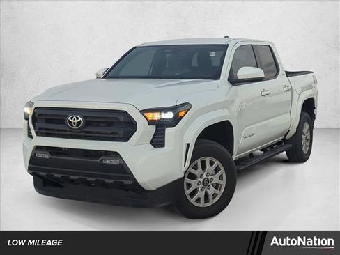 Certified 2025 Toyota Tacoma SR5 image 1