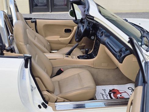 Used 1999 MAZDA MX-5 Miata RWD image 12