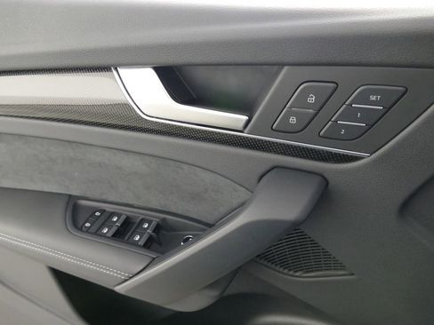 Used 2025 Audi SQ5 Premium Plus AWD/4WD image 32