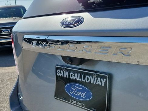 Certified 2023 Ford Explorer XLT w/ Equipment Group 202A RWD image 7