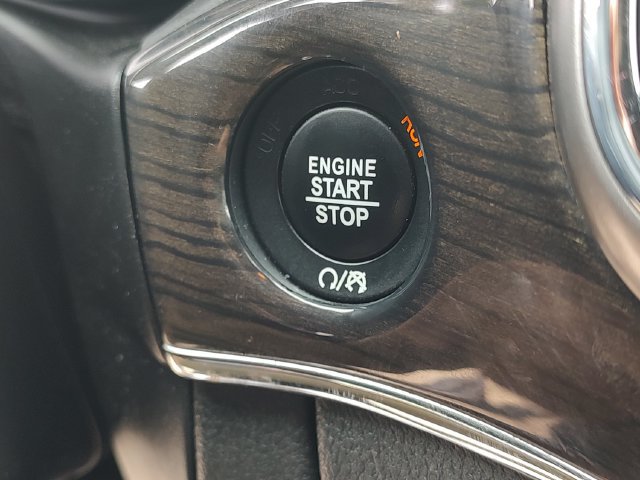 Used 2018 Jeep Grand Cherokee Overland AWD/4WD image 19