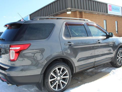 Used 2015 Ford Explorer XLT w/ Equipment Group 202A image 8