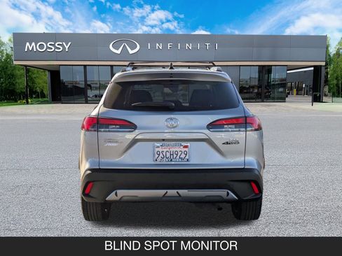 Used 2025 Toyota Corolla Cross XLE image 9