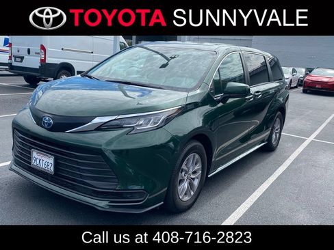 Used 2022 Toyota Sienna LE FWD image 1