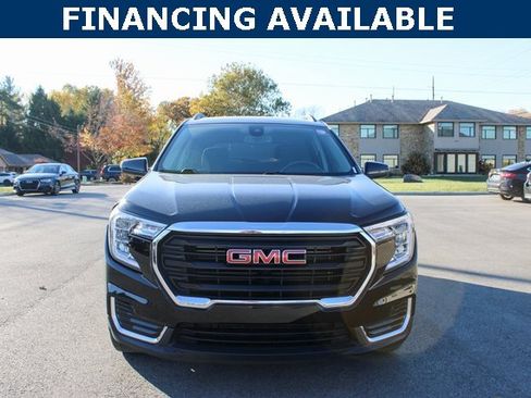 Used 2023 GMC Terrain SLE w/ Driver Convenience Package image 3