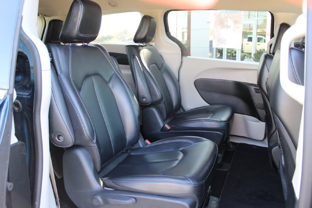 Used 2024 Chrysler Pacifica Limited FWD image 40