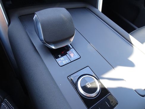 New 2025 Land Rover Discovery S AWD/4WD image 30