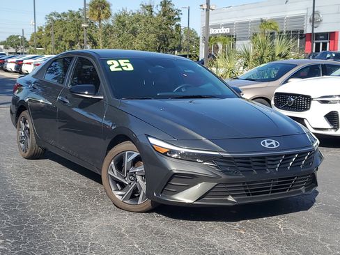 Used 2025 Hyundai Elantra Sport image 31