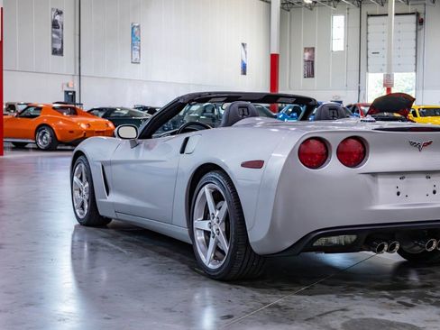 Used 2005 Chevrolet Corvette Convertible w/ Preferred Equipment Group RWD image 38