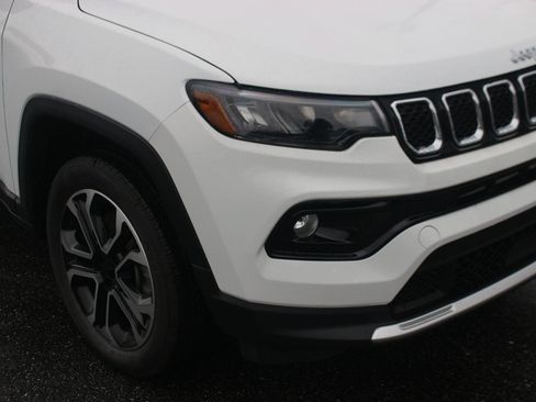 Used 2023 Jeep Compass Limited AWD/4WD image 9