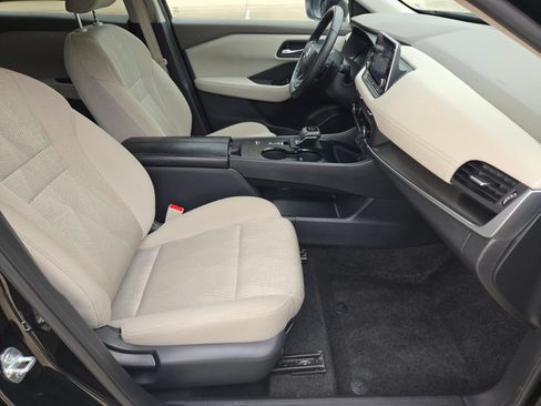 Certified 2025 Nissan Rogue SV FWD image 27