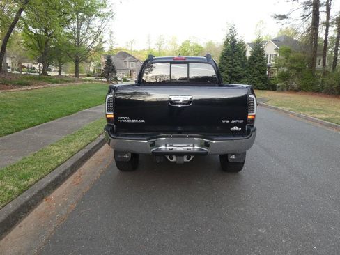 Used 2015 Toyota Tacoma w/ SR5 Package image 17