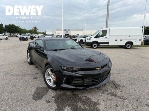Used 2016 Chevrolet Camaro LT RWD image 2