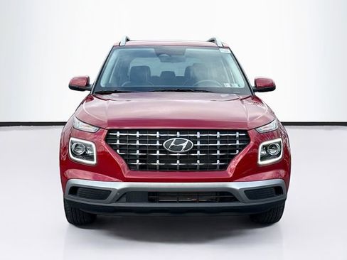 Used 2025 Hyundai Venue Limited image 2