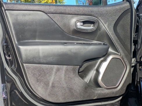 Certified 2023 Jeep Renegade Latitude w/ Premium Group image 12