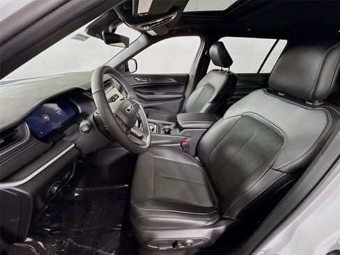 New 2025 Jeep Grand Cherokee L Altitude image 15