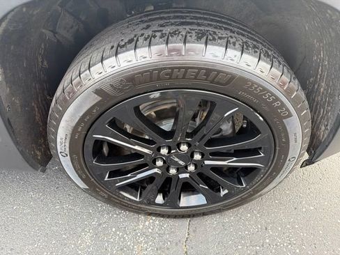 Certified 2023 GMC Acadia SLT w/ Elevation Edition AWD/4WD image 7