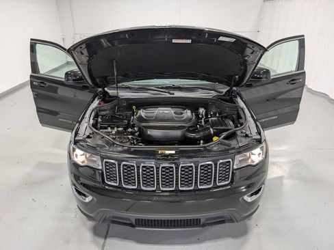 Used 2019 Jeep Grand Cherokee Laredo image 12