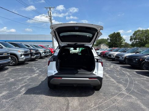 New 2026 Chevrolet Equinox LT w/ Convenience Package II AWD/4WD image 5