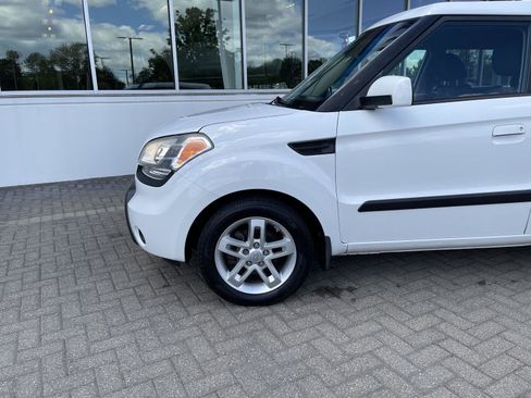 Used 2010 Kia Soul + FWD image 9