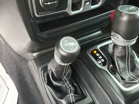 Used 2019 Jeep Wrangler Unlimited Sahara AWD/4WD image 23