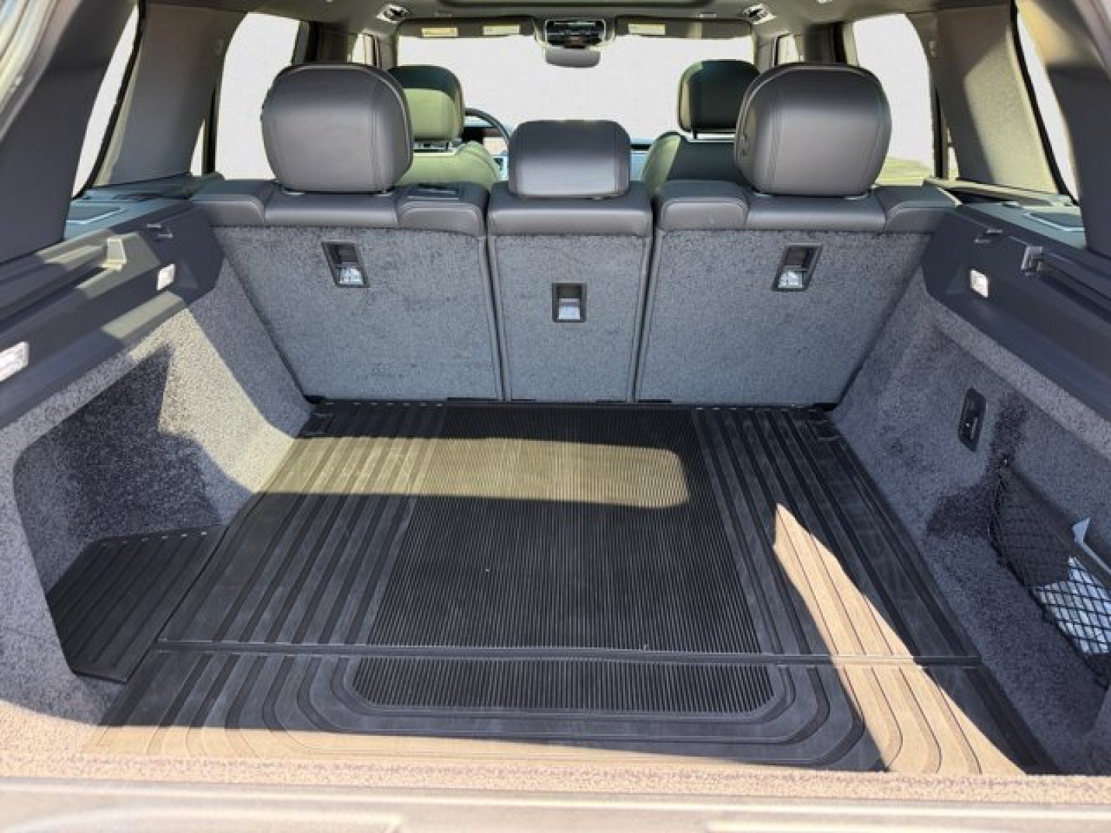 Certified 2025 Land Rover Range Rover SE AWD/4WD image 19