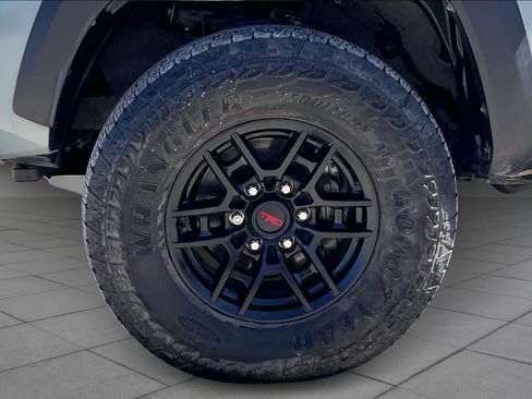 Used 2022 Toyota Tacoma TRD Off-Road w/ TRD Premium Off Road Package image 10