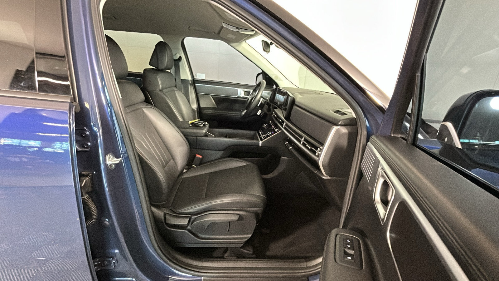 Used 2025 Hyundai Santa Fe SEL AWD/4WD image 36