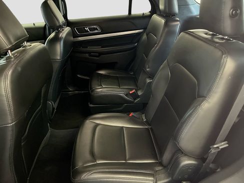 Used 2019 Ford Explorer XLT w/ Equipment Group 202A AWD/4WD image 25