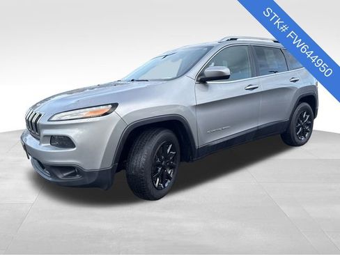 Used 2015 Jeep Cherokee Latitude image 3
