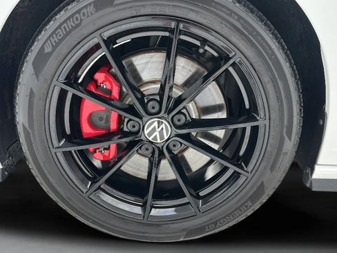Used 2024 Volkswagen Jetta GLI 40th Anniversary Edition FWD image 8