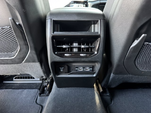 Used 2023 Jeep Grand Cherokee Altitude AWD/4WD image 28