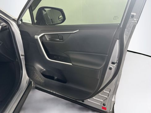 Used 2021 Toyota RAV4 LE FWD image 30