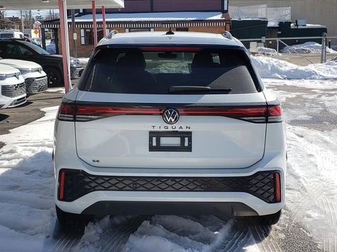 New 2026 Volkswagen Tiguan SE R-Line FWD image 4