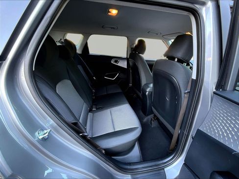 Certified 2025 Kia Soul LX w/ LX Technology Package FWD image 25