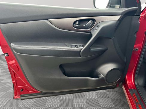 Used 2020 Nissan Rogue Sport S FWD image 19