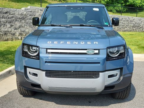 New 2024 Land Rover Defender 110 SE image 8