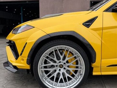 Used 2023 Lamborghini Urus S AWD/4WD image 4