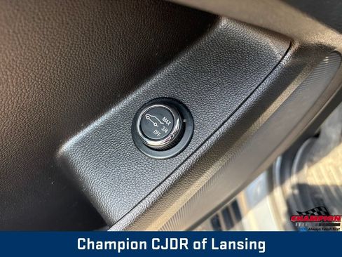 Used 2018 Chevrolet Traverse LT AWD/4WD image 14