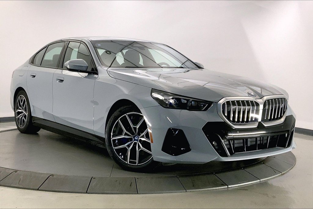 Used 2025 BMW i5 xDrive40 w/ M Sport Package AWD/4WD image 1