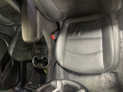 Used 2024 GMC Terrain SLT image 15