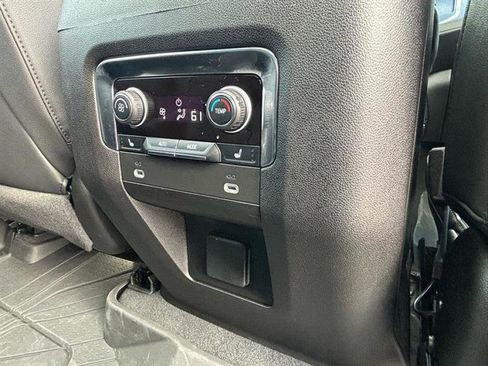 Used 2024 Chevrolet Suburban Z71 w/ Luxury Package image 49