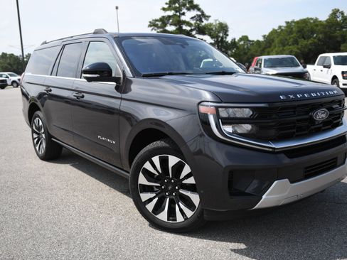 Used 2025 Ford Expedition Max Platinum w/ Driver's Package AWD/4WD image 3