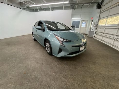 Used 2016 Toyota Prius Four image 8