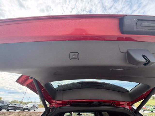 Used 2023 Chevrolet Traverse Premier w/ LPO, Floor Liner Package AWD/4WD image 48