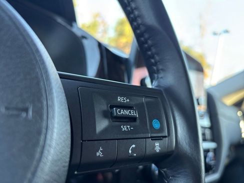 Used 2025 Nissan Pathfinder SV image 17