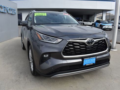 Used 2023 Toyota Highlander Platinum image 9
